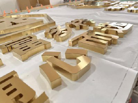 远安拉丝不锈钢字的特点。